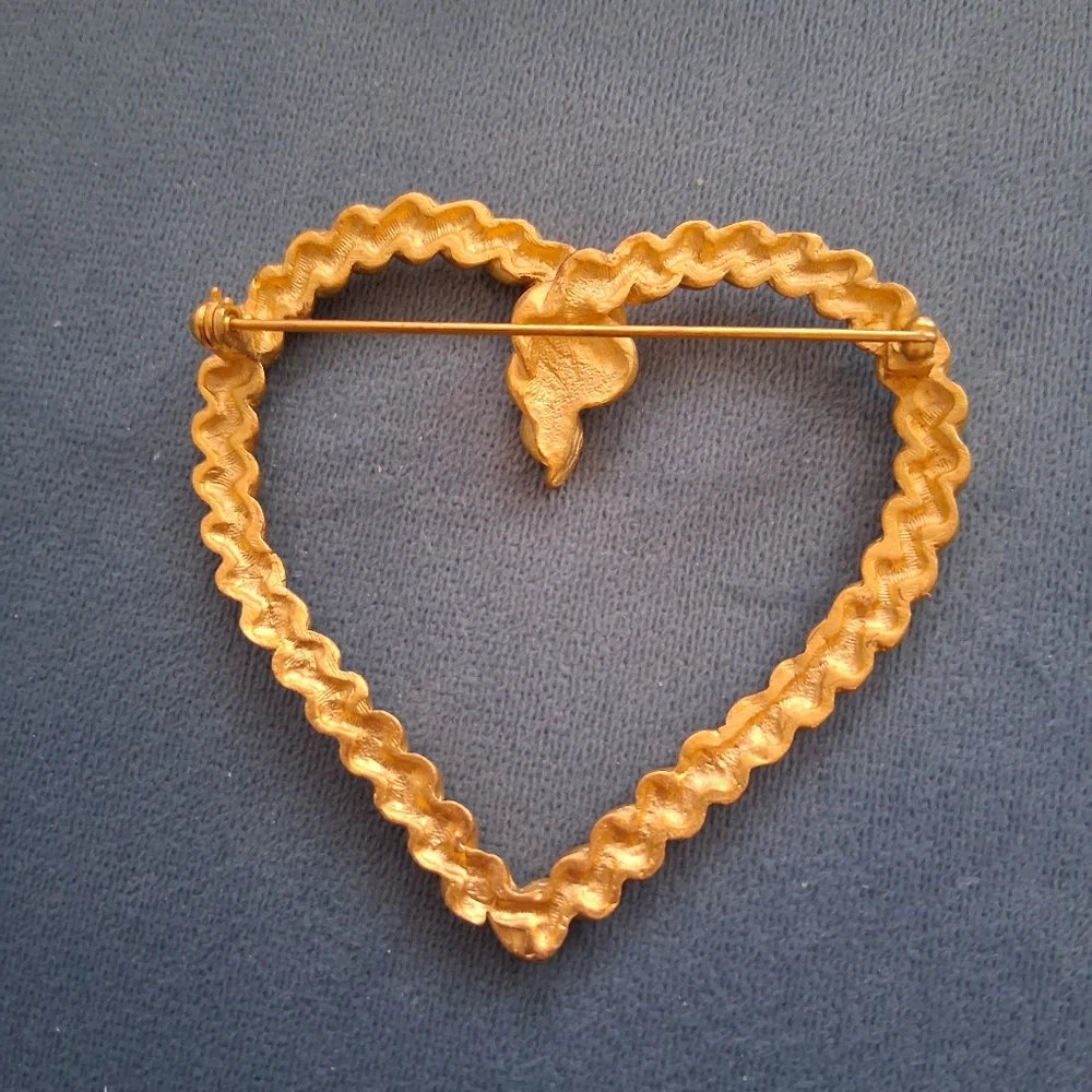 Elegant Gold Heart Brooch